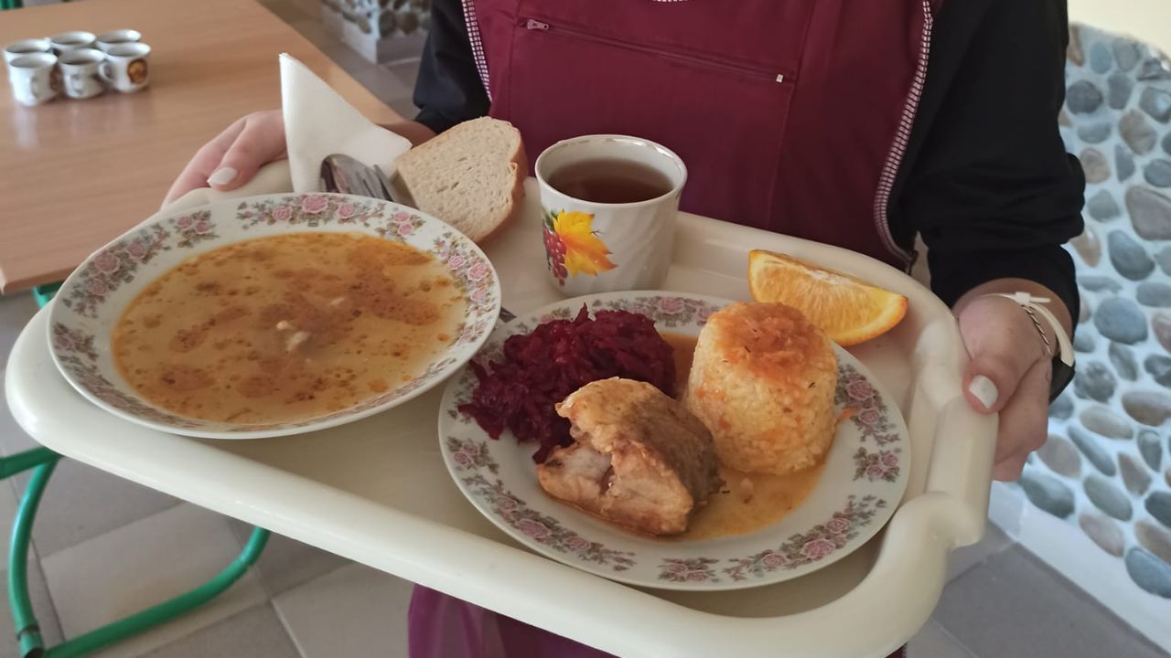 Обід у школі Неліпина