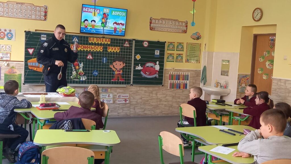 Поліцейський у школі