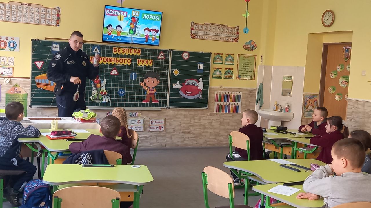 Поліцейський у школі