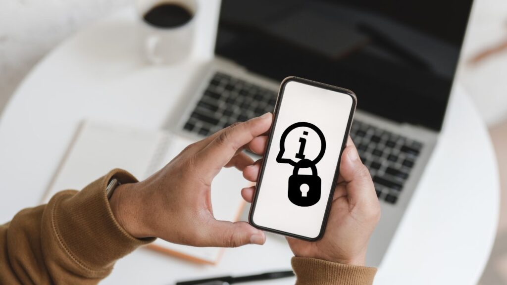 Смартфон у руках