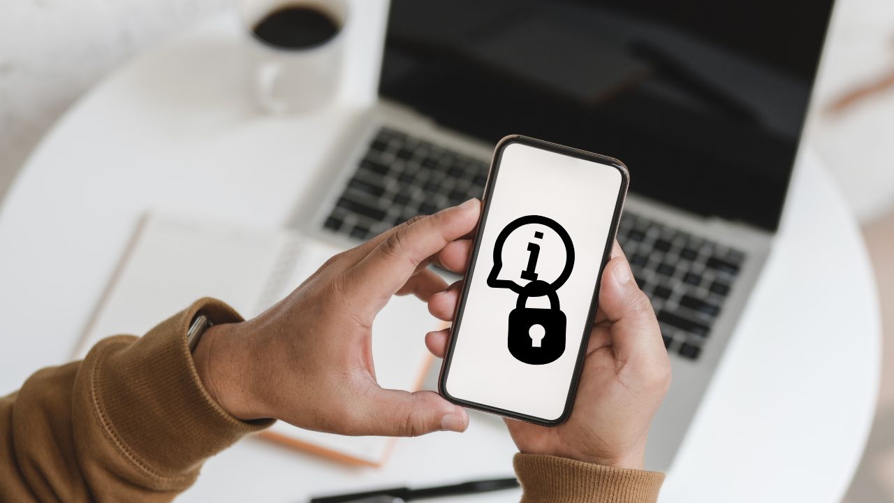 Смартфон у руках