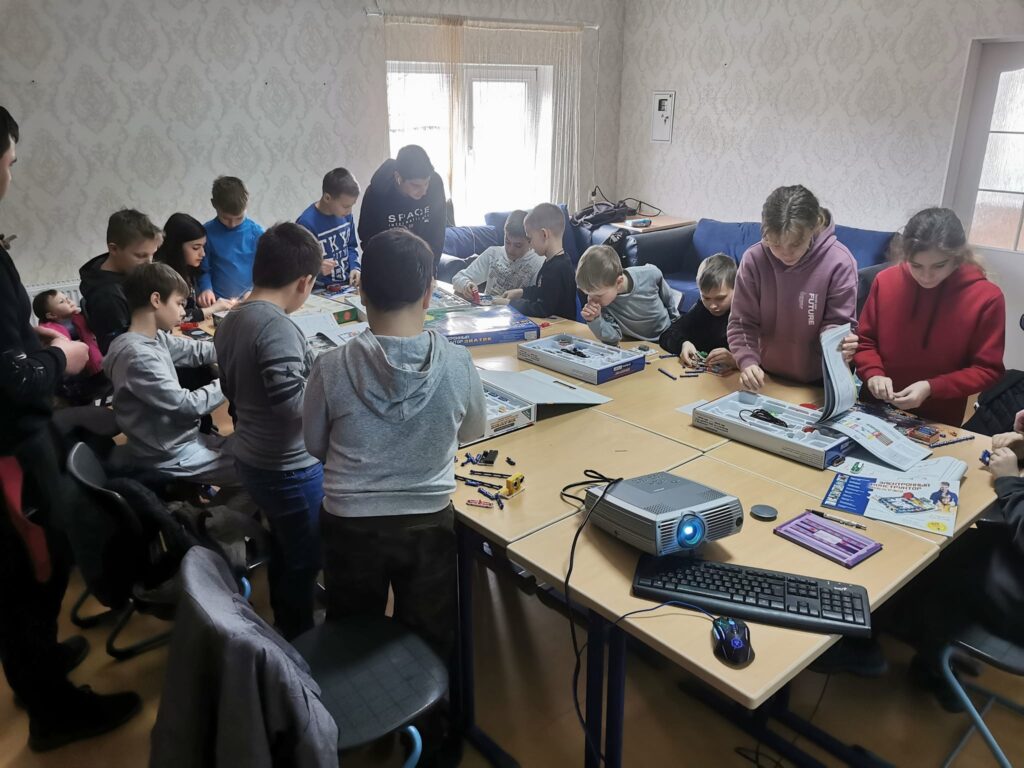Гурток юних техніків у Сваляві