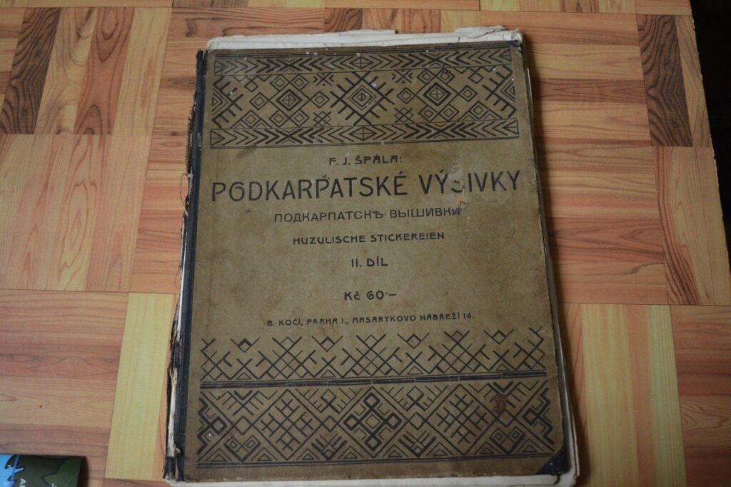 Посібник з вишивки 30-хроків