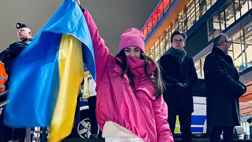 Вікторія Бобаль з прапором