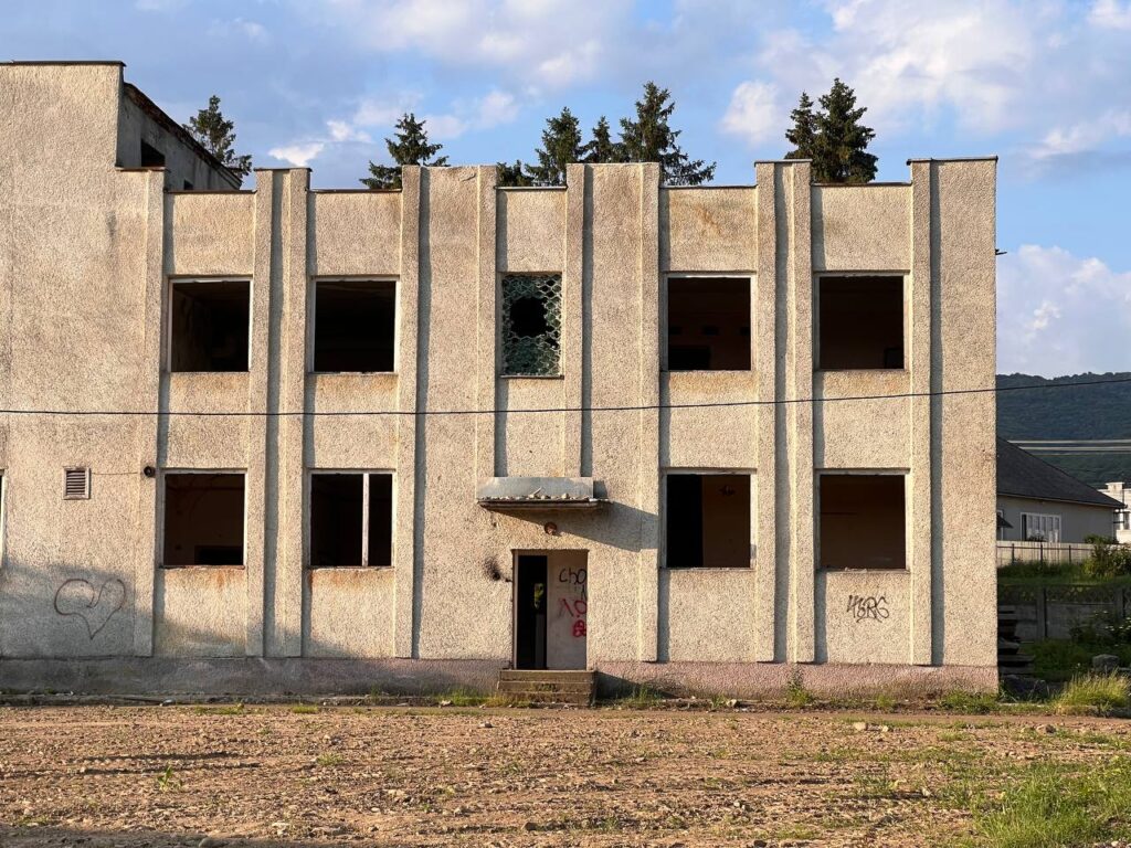 Басейн у Сваляві