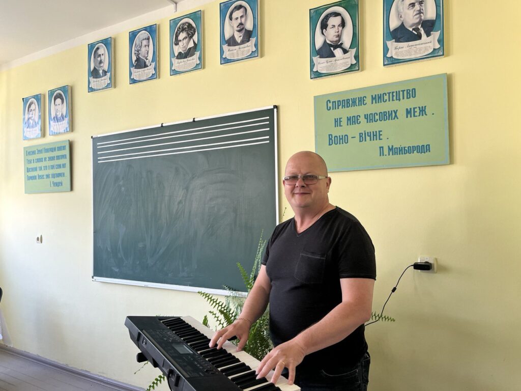 Вчитель музики