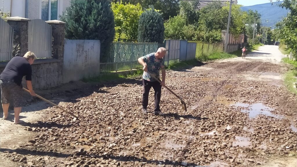 Засипають ями