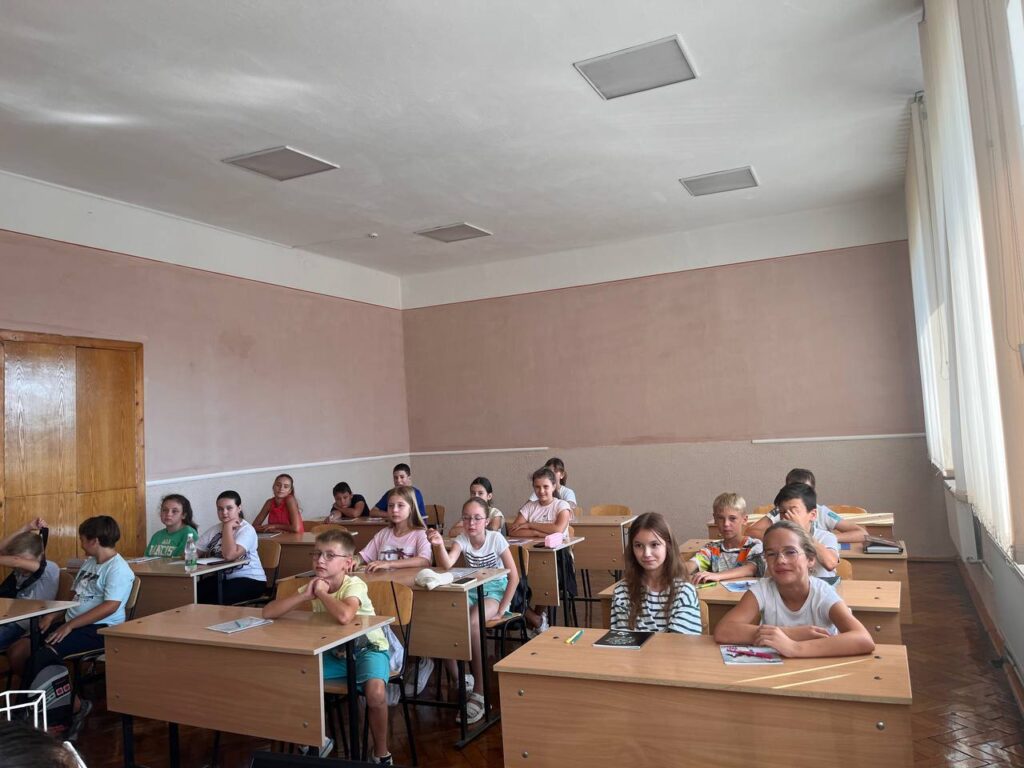 Учні за партами