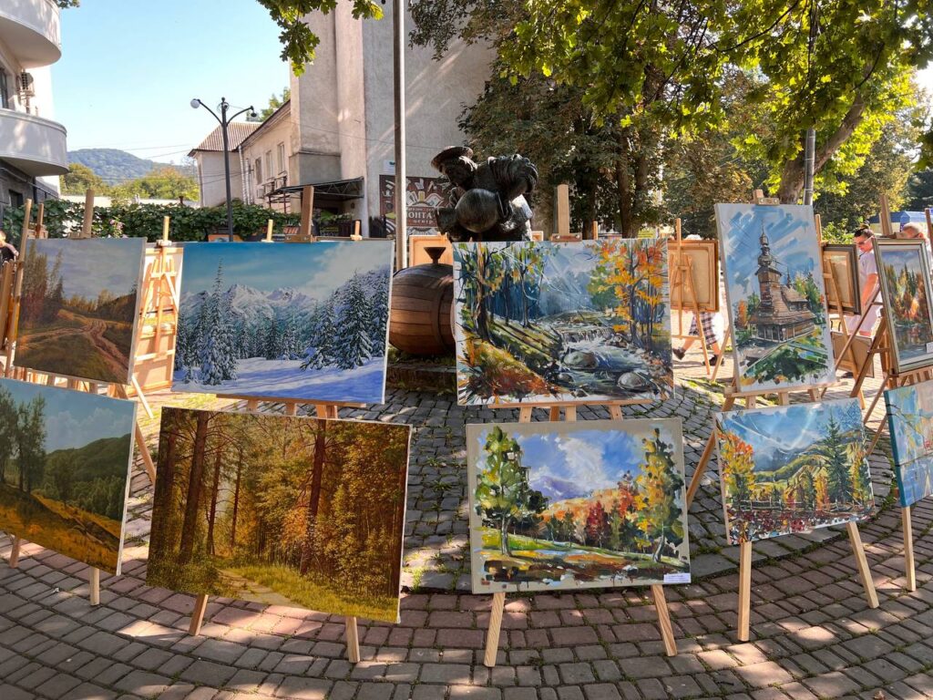 Полотна художників