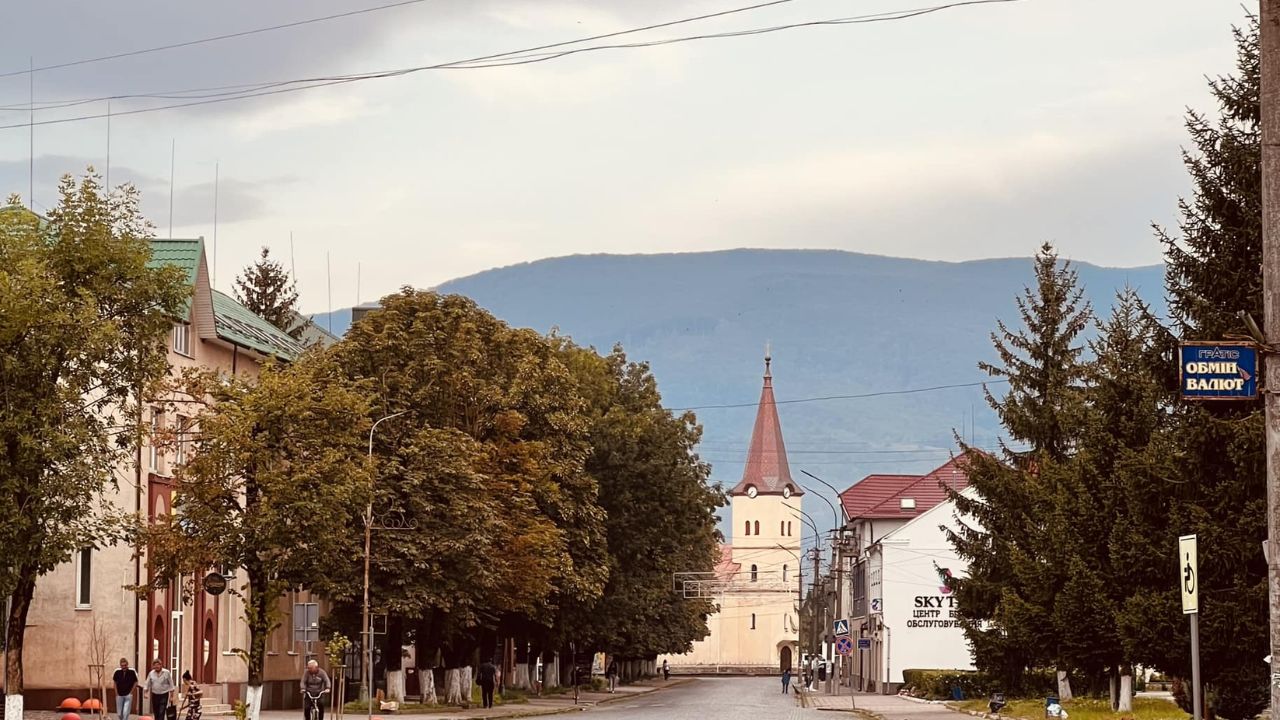 Центр Сваляви