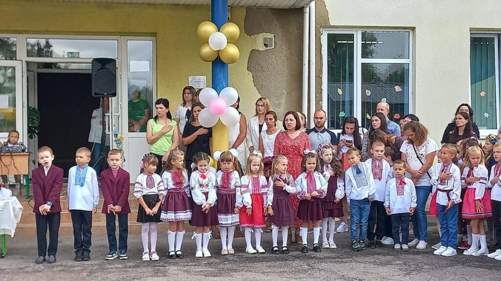 Школа Неліпино