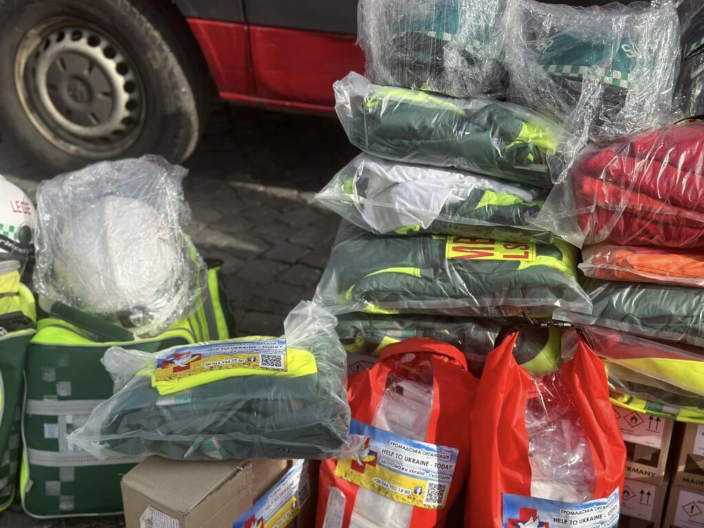 Допомога рятувальникам і медикам