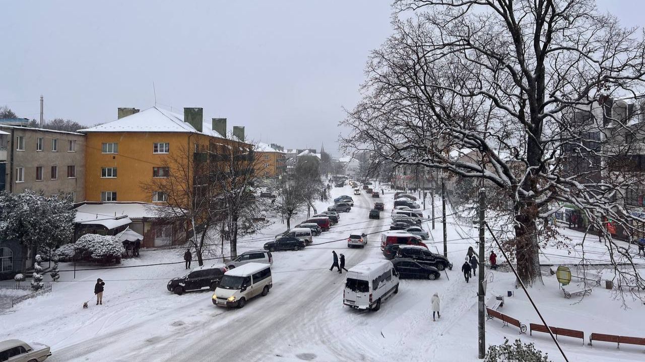 Свалява сніг