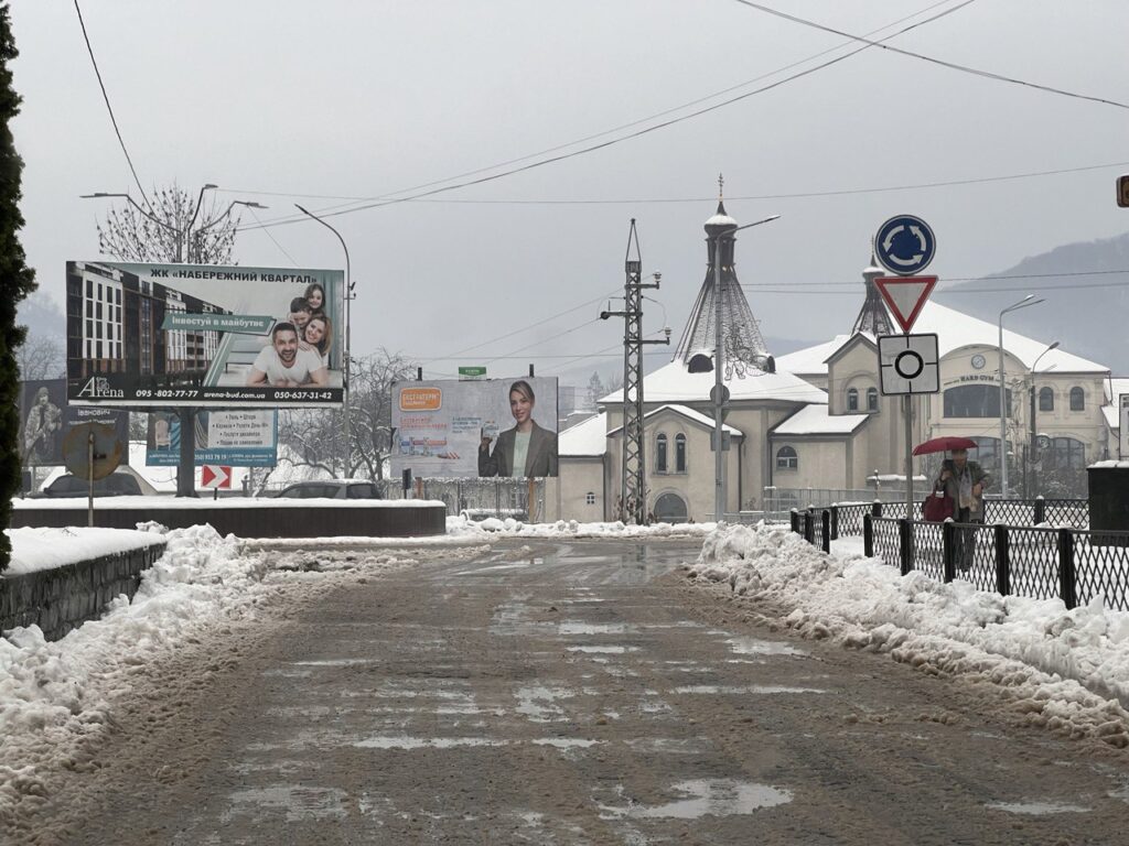 Сніг дорога Свалява