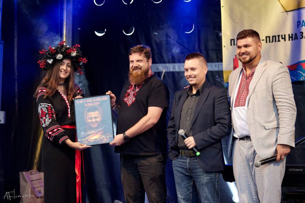 Василь Капустей з друзями