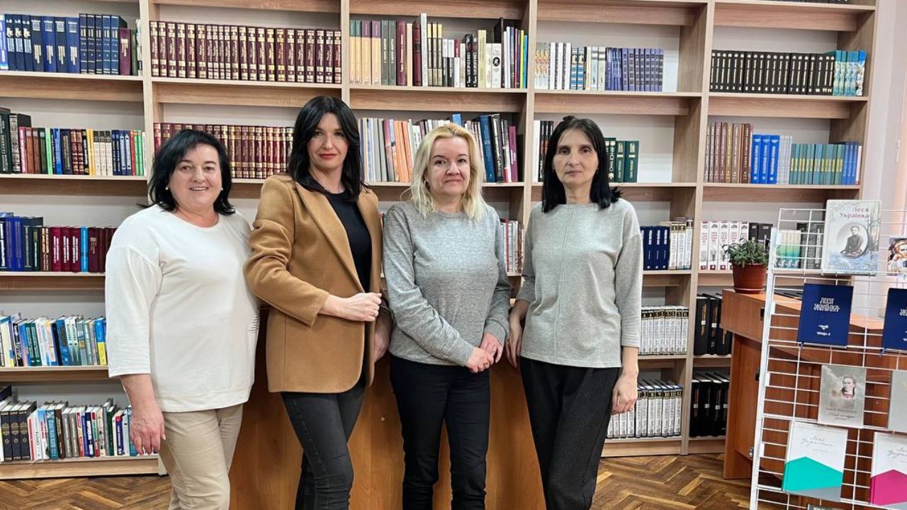 Працівниці бібліотеки у Сваляві