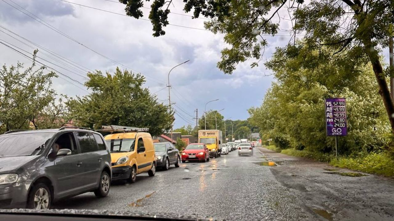 Рух через переїзд Свалява