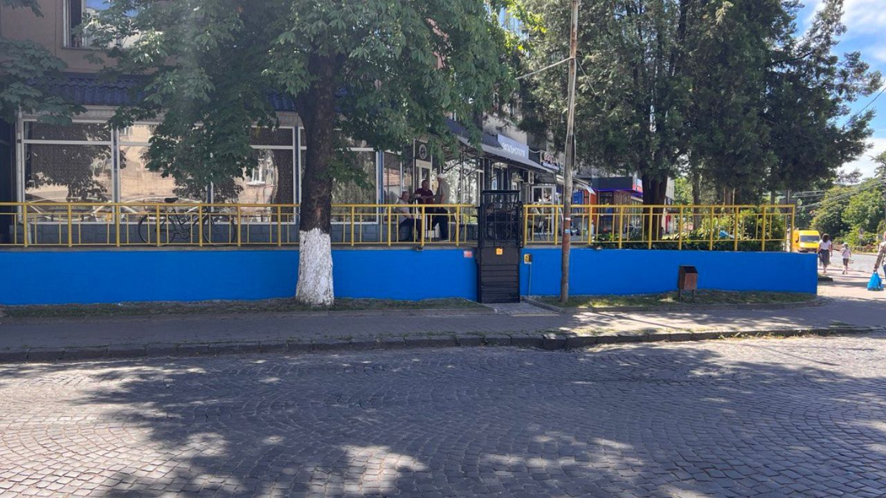 Облаштували Паркан на Головній у Сваляві