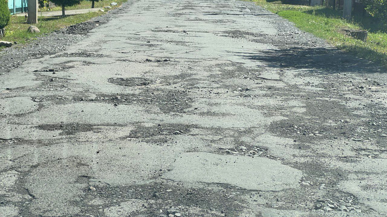 Ремонт дороги на Волошина у Сваляві