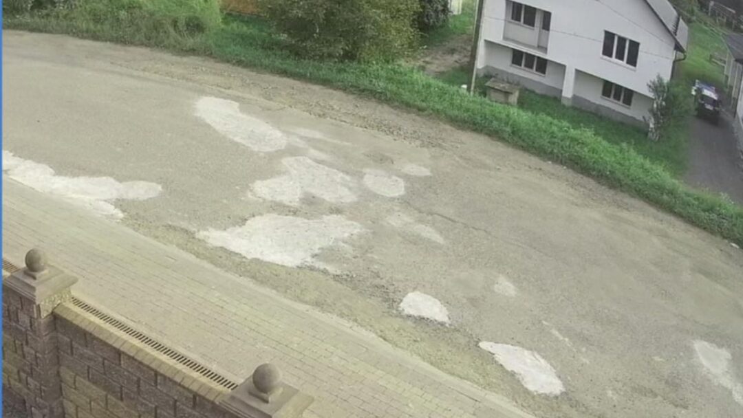 Дорогу у Росошах латають бетоном