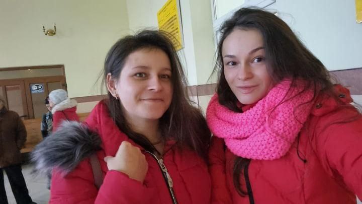 Оксана Бендас з сестрою