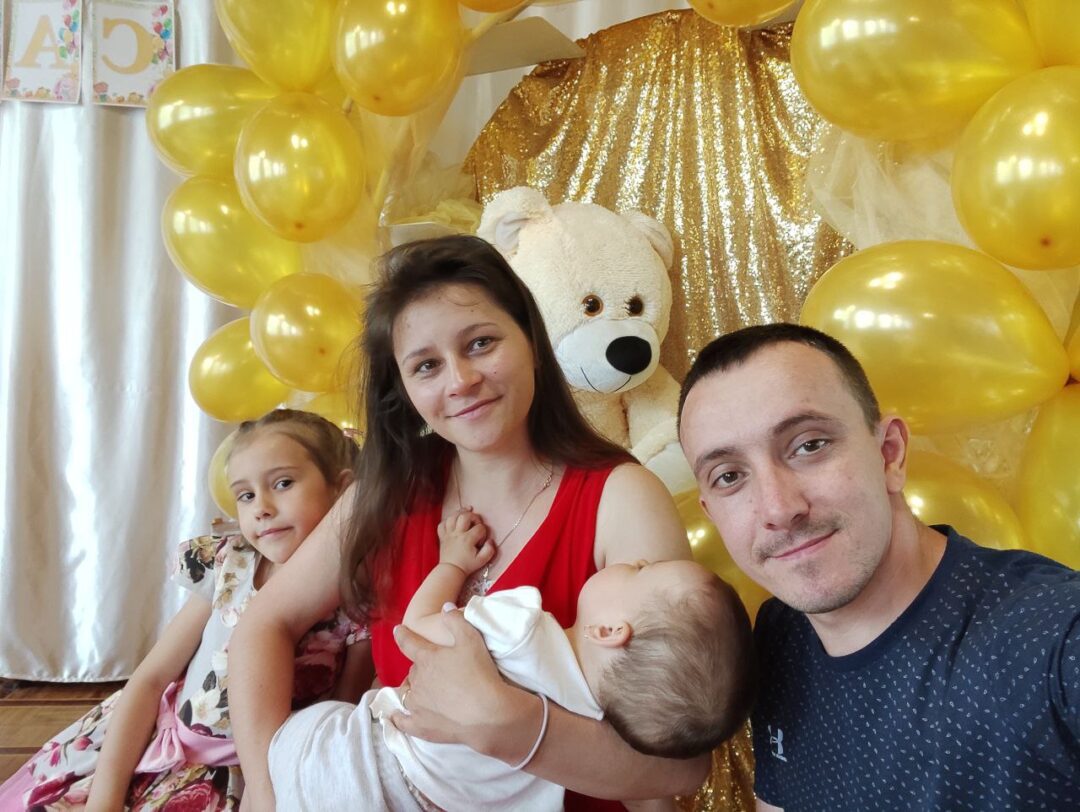 Оксана Бендас з чоловіком та дітьми