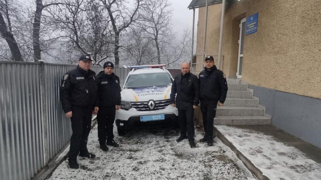 Поліцейський офіцер громади Неліпина Титинець