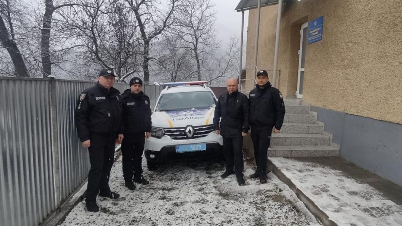 Поліцейський офіцер громади Неліпина Титинець
