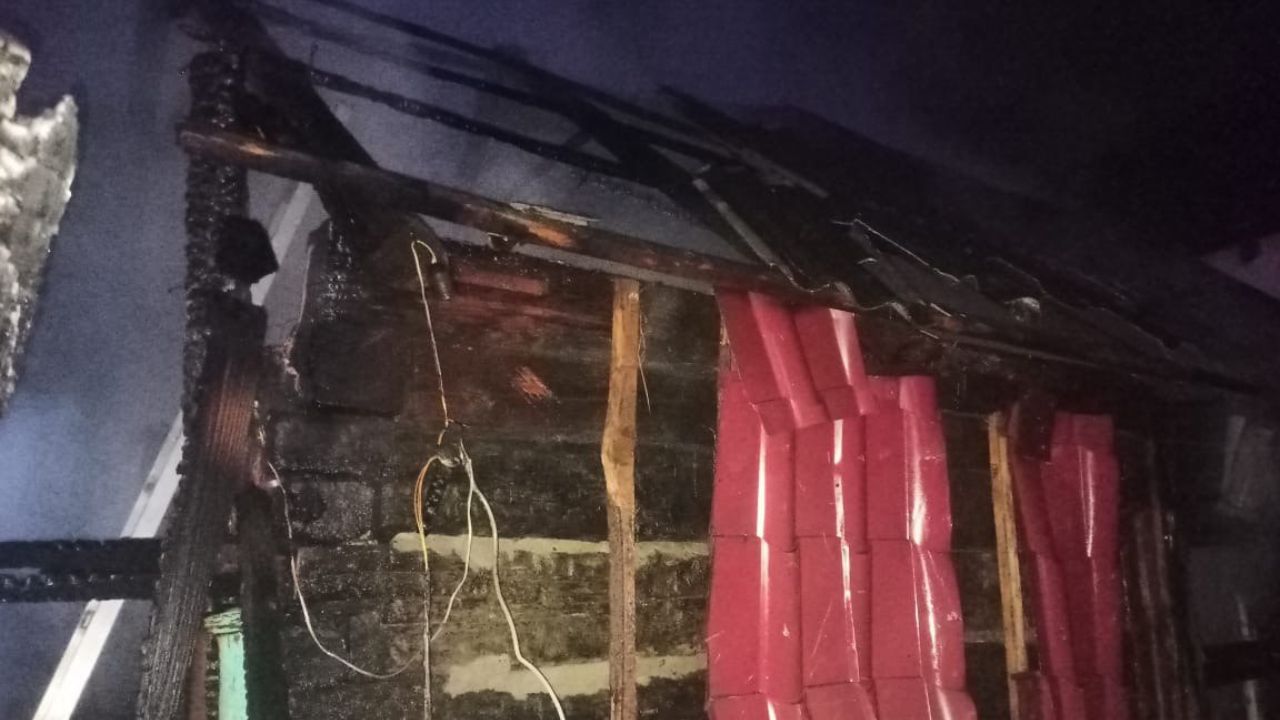 Згоріла хата на Верховинській у Сваляві