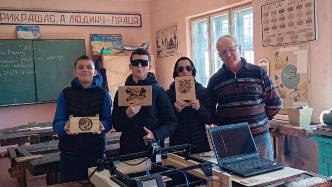 Учні з Керецьок на уроці технологій