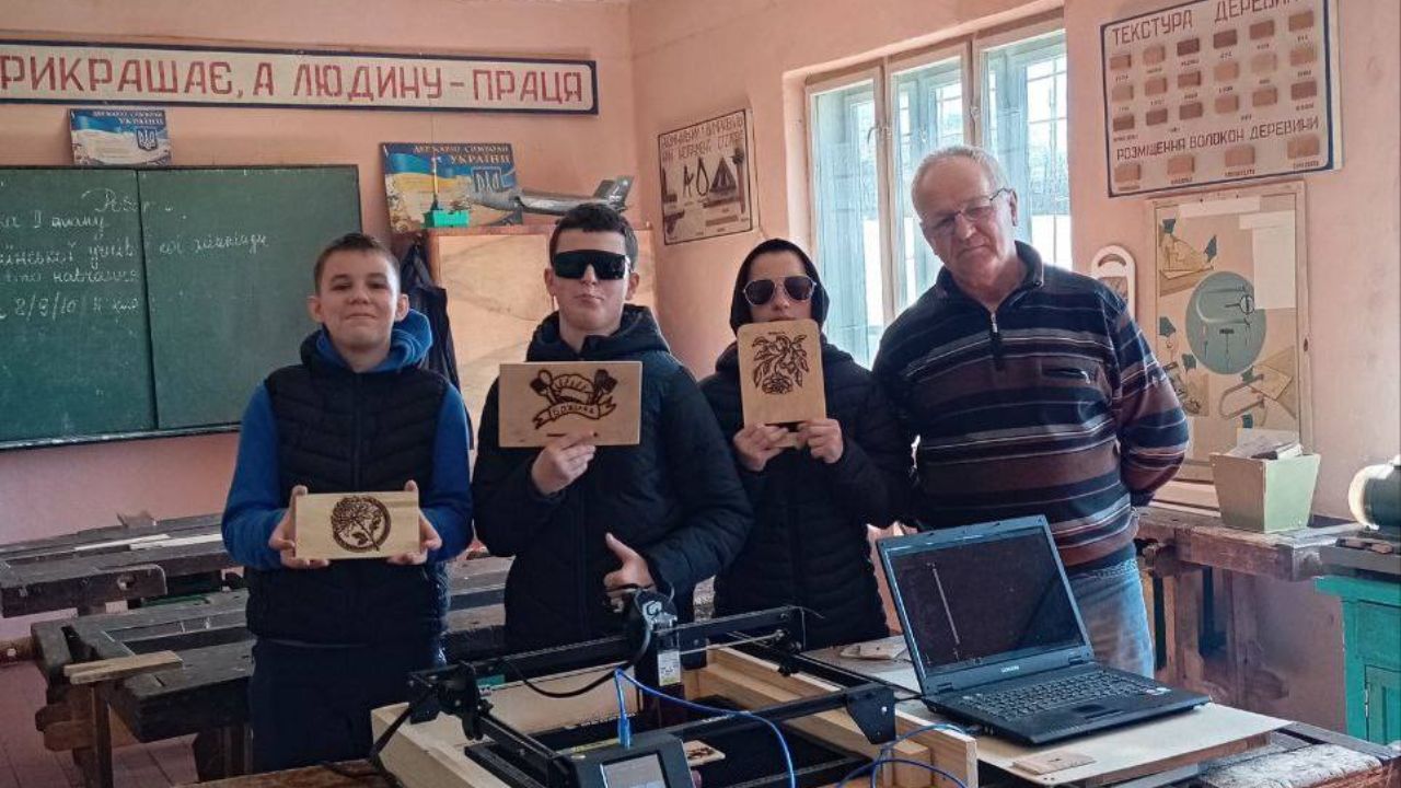 Учні з Керецьок на уроці технологій