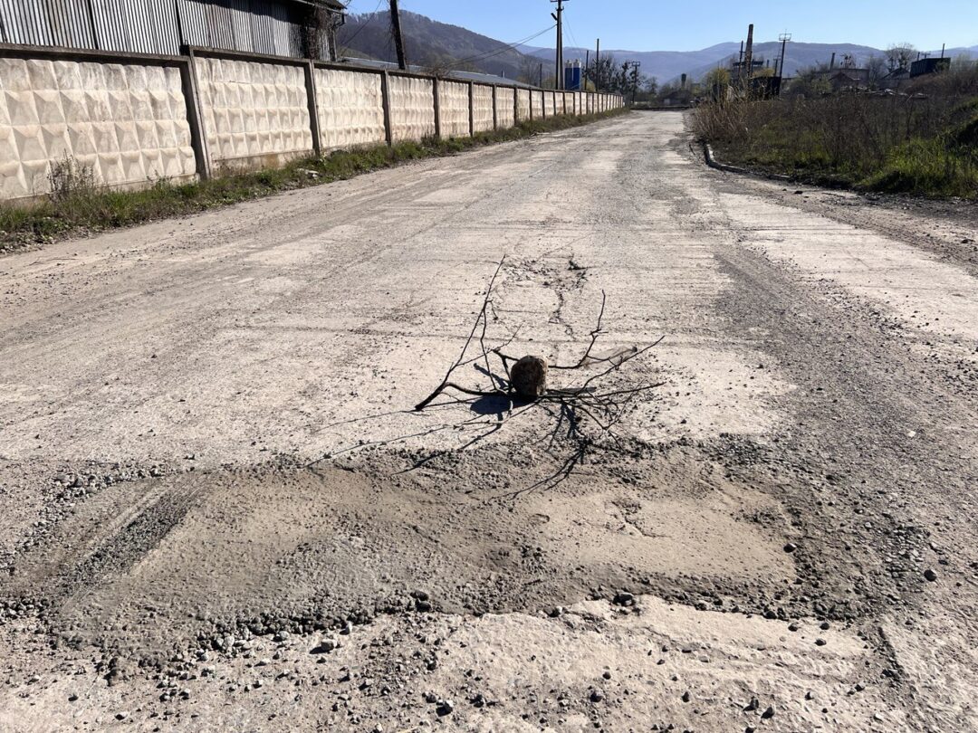 Яму залили бетоном
