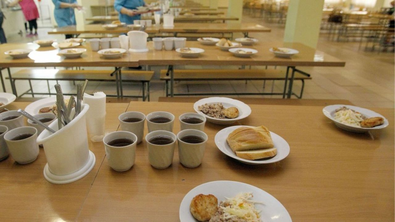 Шкільна їдальня
