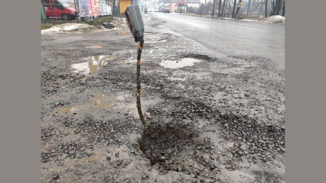 Яма на Робітничій у Сваляві
