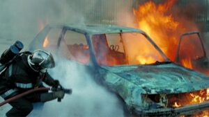 палаючий автомобіль