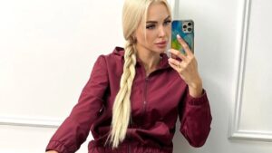 Жіноча вітровка