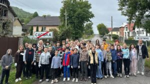 Учні у Сасівці - День довкілля